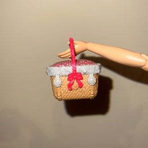 EverAfterHigh Picnic basket- in good condition. used once or twice.